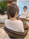 大人くびれショートの白髪ぼかしハイライト