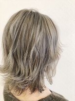 ネオリーブエム(Neolive em;)&nbsp;neolive em ケアブリーチでミルクティーカラー☆