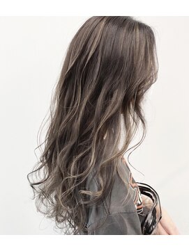 アライブ キチジョウジ(ALIVE Kichijoji) ブリーチ2回からのコントラストグレージュハイライト