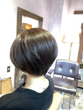 美容室 フィックス エレガントショートボブ