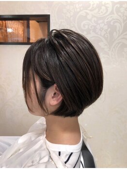 フェリーチェ(felice)の写真/桜新町駅徒歩１分☆一人一人の髪を見極めて仕上げるカット技術*後ろ姿も美しくまとまりのあるシルエットに