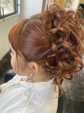 ストレートパーマ専門店 ビタミナポストマン ぐる巻きポニーヘア