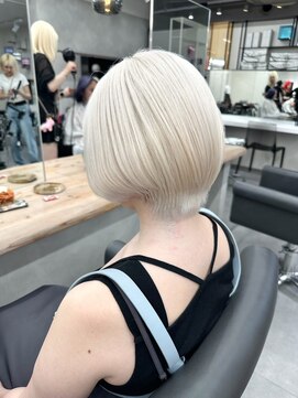 ベレーザ 渋谷(BELEZA) 8915ニュアンスカラーホワイトアッシュハイトーンカラー韓国ヘア