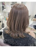 大人可愛いレイヤーカットくびれヘアデザインカラー