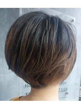 バジオットエイチ(BUZZIoT h) 刈上げボブ