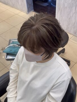 クアトロ 宇都宮本店(QUATRO) ショート×白髪ぼかしハイライト