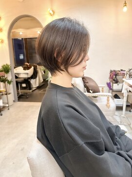 シシ 大宮(She 2.) ショート/ショートボブ/ショートカット/丸みショート/大宮