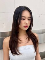 ヒュー 広島(HEW)&nbsp;くびれ顔まわりレイヤーカット大人かわいいオリーブヘア20代30代