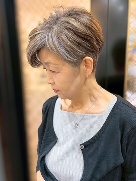 ジエクトアイロ 江坂駅前 似合わせショート/フェザーショート/細めハイライト