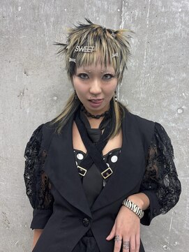 オーン(OOn) 抜きっぱなしブロンド×ブラックデザインウルフ