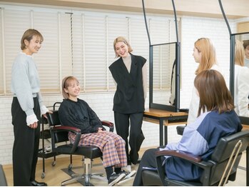 アールヘア(ar hair)の写真/女性目線で提案。落ち着いた女性スタイリスト多数在籍。丁寧な施術で、大人女性から支持されるサロン