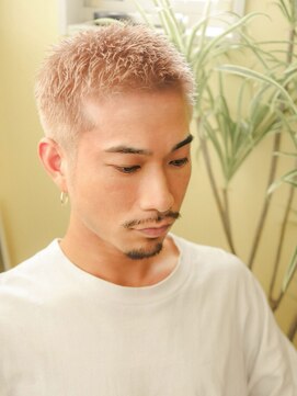 サンディーズバーバーショップ(Sandees) ハイトーンダブルカラー/ピンクベージュ/スパイキーショート