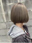 『ALBAS』プラチナグレージュ×前下がりボブ×グラデーション