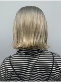 プラチナベージュ、プラチナブロンド、切りっぱなしボブ