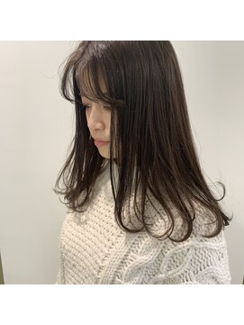 エミィ(emme) シースルーバング×ミルクティーベージュ