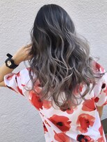 メリー(merry craftsman's factory)&nbsp;外国人風バレイヤージュ、ハイライトカラー、アッシュグレージュ