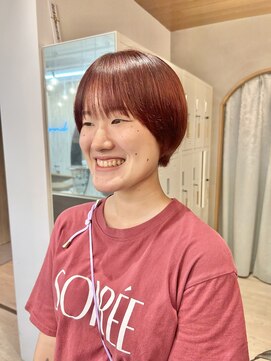 ロンドアジュール 横浜(Lond azur) 派手すぎないくすみレッドとコンパクトショート相性◎！