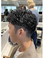 ニーイチイチ(211)&nbsp;メンズビジネスパーマ/刈り上げ