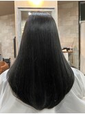 暗すぎない透明感のあるオリーブ系の暗髪です。