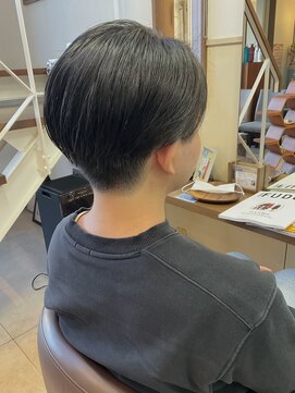コアフィールフィス(COIFFURE fils) 【見附　今町】流れのある刈り上げメンズスタイル