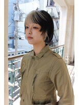 オーオ シカシカ(OOO YY) ショートボブとアクセサリー感覚で楽しめるデザインカラー