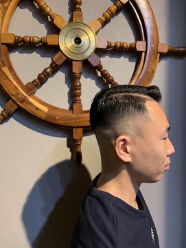 バーバー スタジオ ラフテル(Barber Studio RAFTEL) スキンフェード七三分けポマード