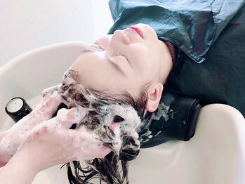 ザブックハンドサロン(The book hand salon)の写真/ 【9時OPEN/スパ専用個室有】頭皮から髪へキレイを育てる。頑張りすぎちゃう自分へちょっとしたご褒美。 