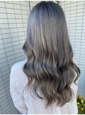【川瀬莉穂】ダブルカラーでグレーに◎