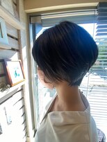 サロンドカスティーロ(salon de castillo)&nbsp;大人ノーブルひし型ショートボブ黒髪暗髪骨格小顔サイド流し