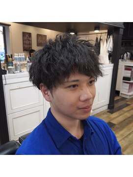 レイ(Ray) 男性の色気を前面に押し出した大人男髪【メンズカット】