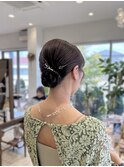 タイトシニヨンで上品なお呼ばれヘア