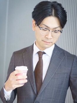 クリエイション ヘアメイク(Creation HAIR MAKE)の写真/デキる男の完全なシルエットを実現！生え際をカバーして、ビジネスシーンでも大人の男を演出可能に！