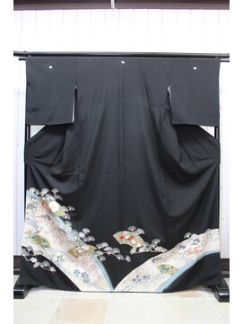 ルナクレセント (Luna crescent) 留袖LT-19　￥14000～(着付料込み)