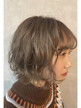 シアン(CYAN) #20代30代#ブリーチ#丸みショート#ベージュ#大人かわいい