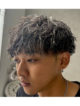 レボ 神宮寺店(Revo) ツイスパ×シルバーハイライト