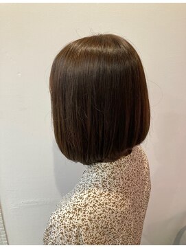 スタジオ アルファプラス 日暮里店(studio α+) ステップボーンカットカットボブショートハイライト白髪ぼかし