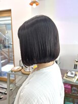 梅雨時期はストレート、地毛風カラーとパつっとラインボブ