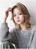 ハイライトカラー　ミルクティーベージュ　ウルフヘアー