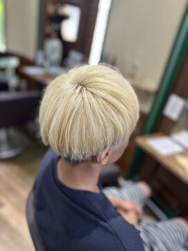 エルパライソ 鯖江店(Elparaiso) ブロンドヘア/抜きっぱなし/ダブルカラー/ブリーチあり