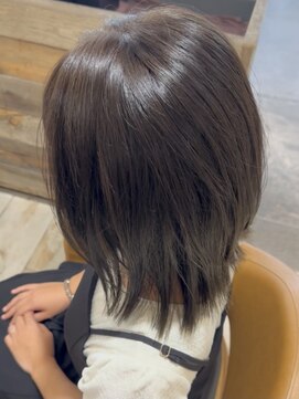 アース オーセンティック 三鷹店(EARTH Authentic) オリーブグレージュカラー×外ハネボブ