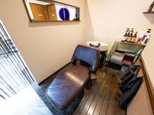 マーゴヘアー(Margo hair)の雰囲気（ゆったり足を伸ばせるシャンプー台。暗めの照明で夢の中へ★）