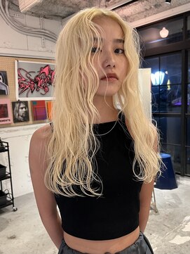 ルーム(Loom.) ハイトーンカラー 抜きっぱなし ブロンドヘア