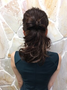 サロン ド ハル salon de HARU 華やかハーフアップ