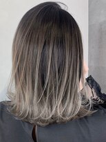 アンダーバーホワイト(_WHITE)&nbsp;グレイヤージュ♪