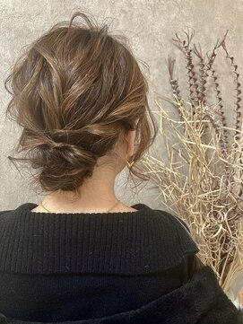 アールイー(Re:) セミロング アップ