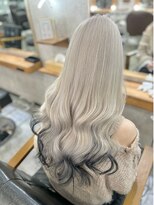 リリィー(LILY)&nbsp;【LILY】　ホワイト×ブラックデザイン　☆　担当　しおん