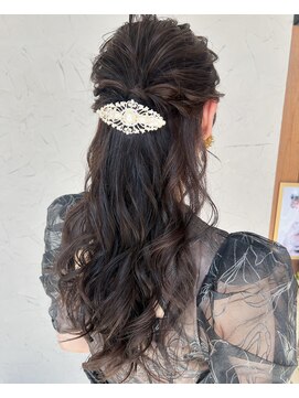 チャルム (Charom) ハーフアップスタイル