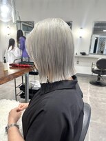 ホリー(HOLLY)&nbsp;切りっぱなしボブ×ホワイト