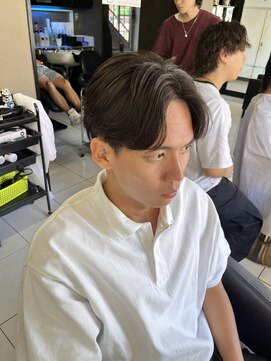 アイズ 海老名(AIZU) ニュアンスパーマ×センターパート 毛流れ カルマパーマ