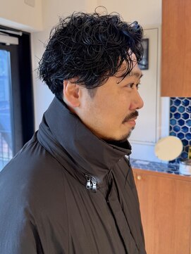 ベンジー 中目黒ii店(benji) ケアパーマ/動きのあるメンズセンターパートパーマ/中目黒/中目